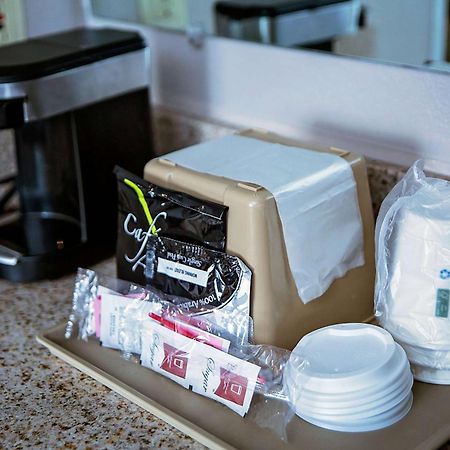 ซูเปอร์ 8 บาย วินด์แฮม ฮอลบรูค Hotel โฮลบรุค ภายนอก รูปภาพ