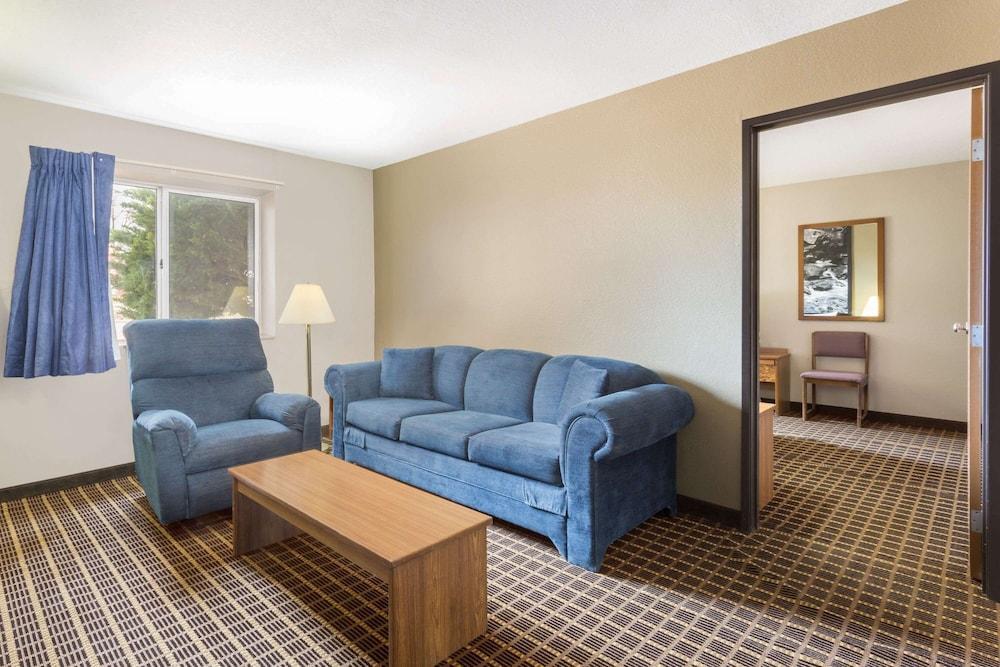 ซูเปอร์ 8 บาย วินด์แฮม ฮอลบรูค Hotel โฮลบรุค ภายนอก รูปภาพ