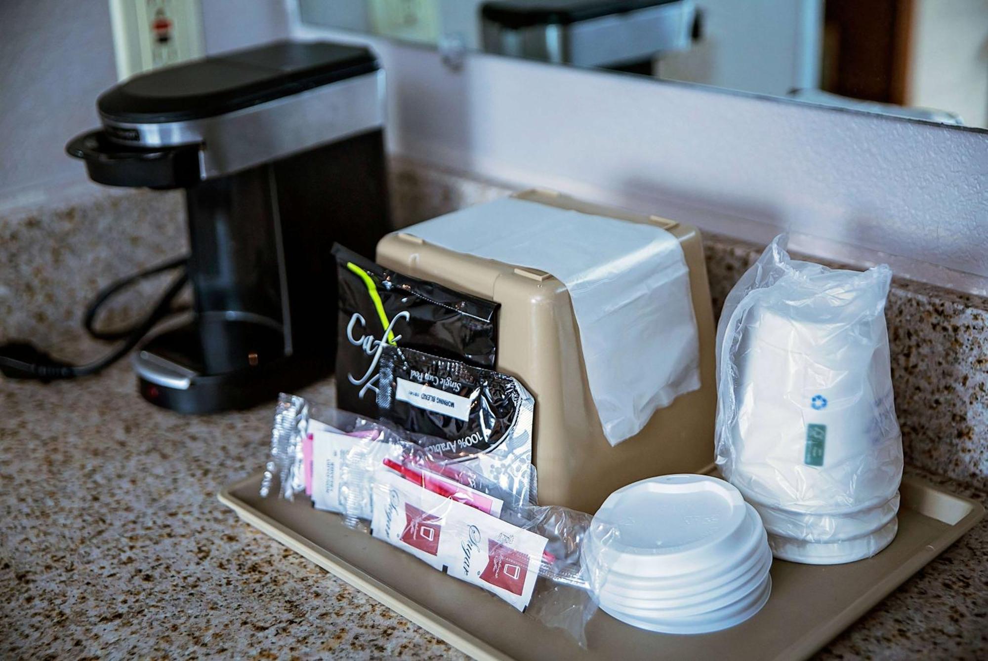 ซูเปอร์ 8 บาย วินด์แฮม ฮอลบรูค Hotel โฮลบรุค ภายนอก รูปภาพ